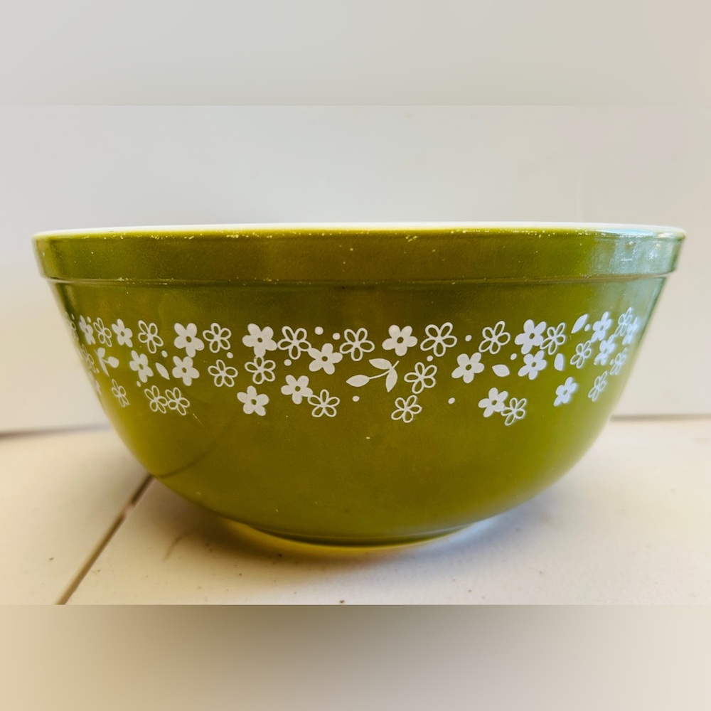 Pyrex bowl, Crazy Daisy #403. Very good used condition.